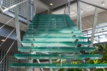 מדרגות מזכוכית 3 שכבות